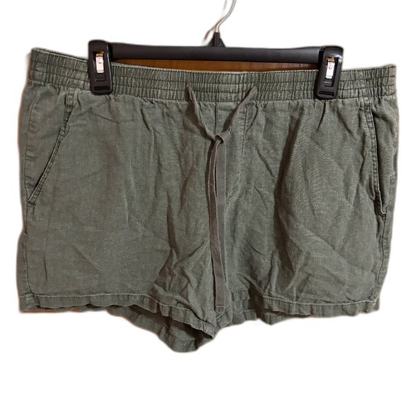 St. John’s Bay shorts Green with Drawstring and elastic waist - Picture 1 of 12